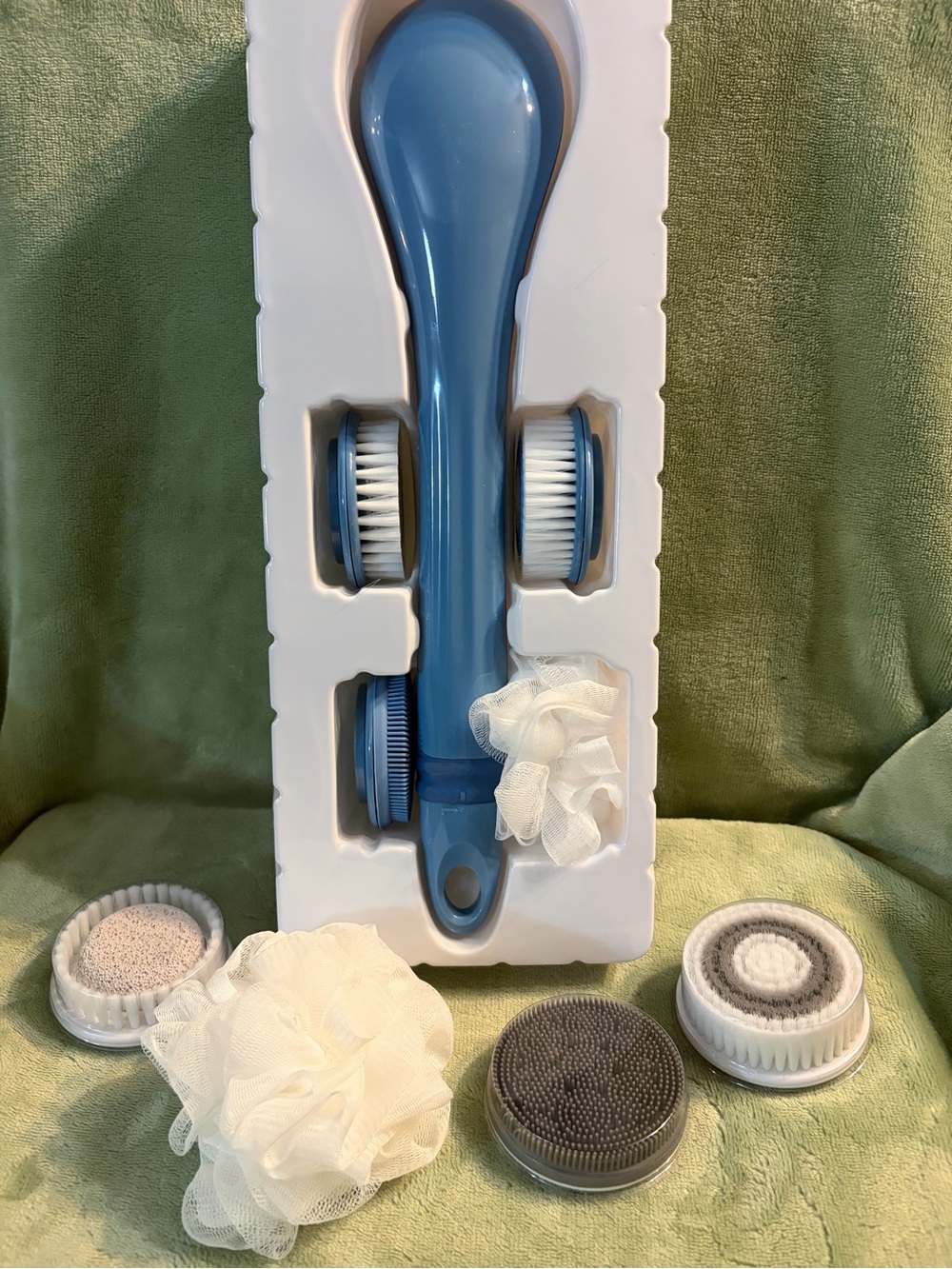 Blushly Battery Operated Bath Brush With 4 Heads & BONUS 4 Replacement Heads